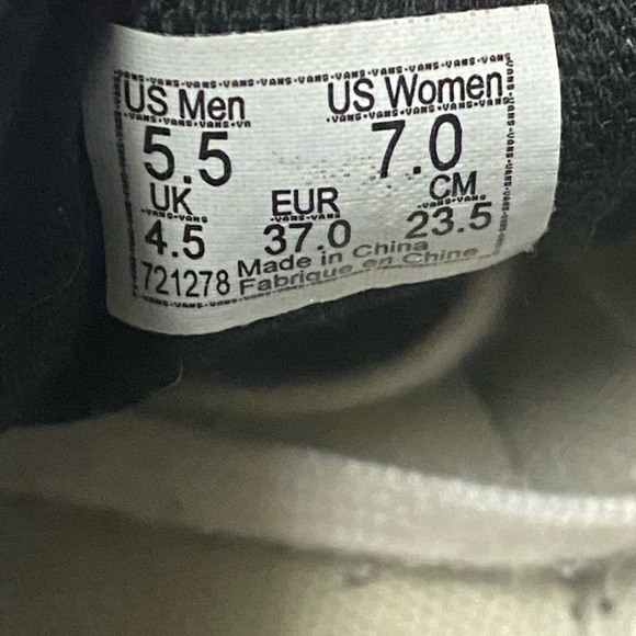 Vans old skool women size 7.0 or men size 5.5 on sale🔥 - Picture 9 of 9